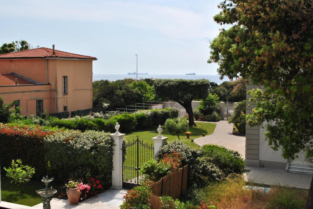 Villa Bianca a pochi passi dal mare con giardino esclusivo Livorno Esterno foto