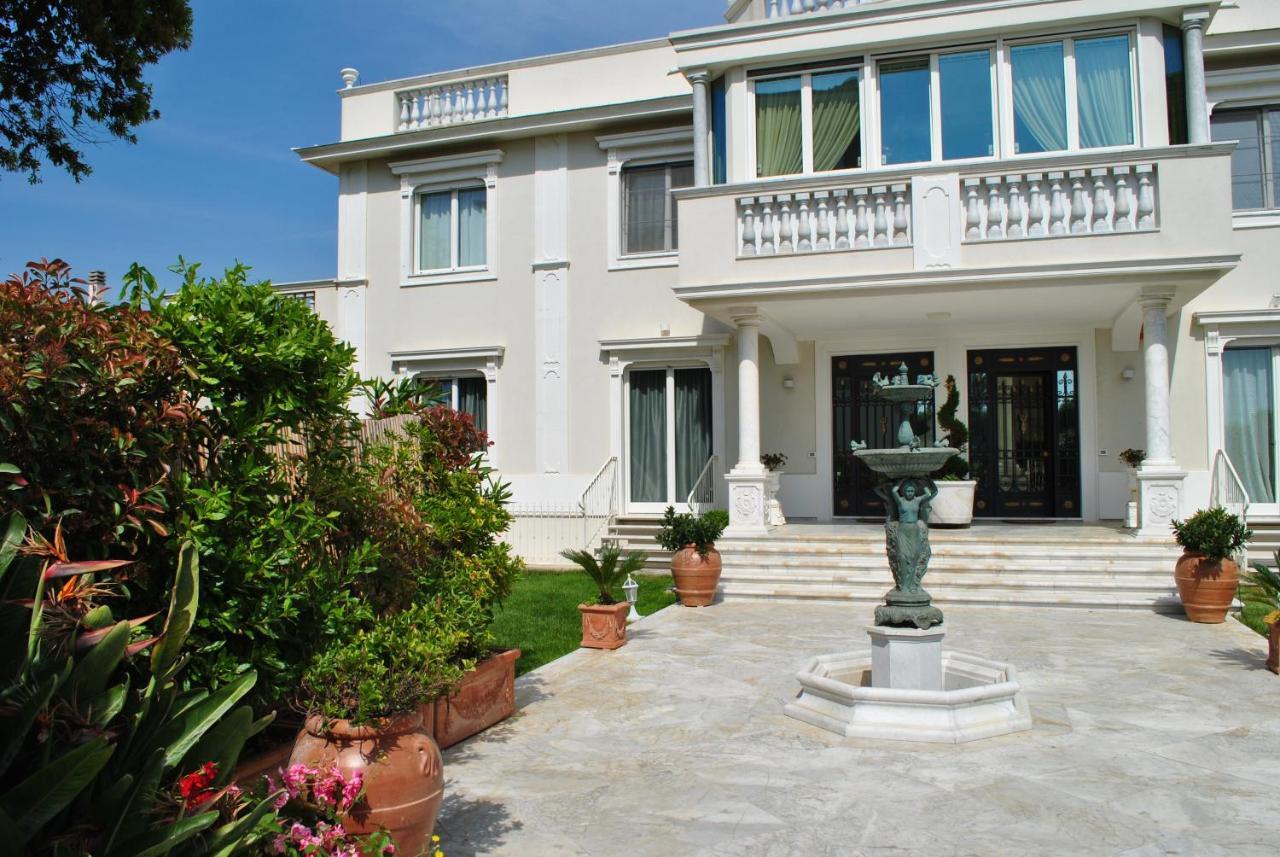Villa Bianca a pochi passi dal mare con giardino esclusivo Livorno Esterno foto