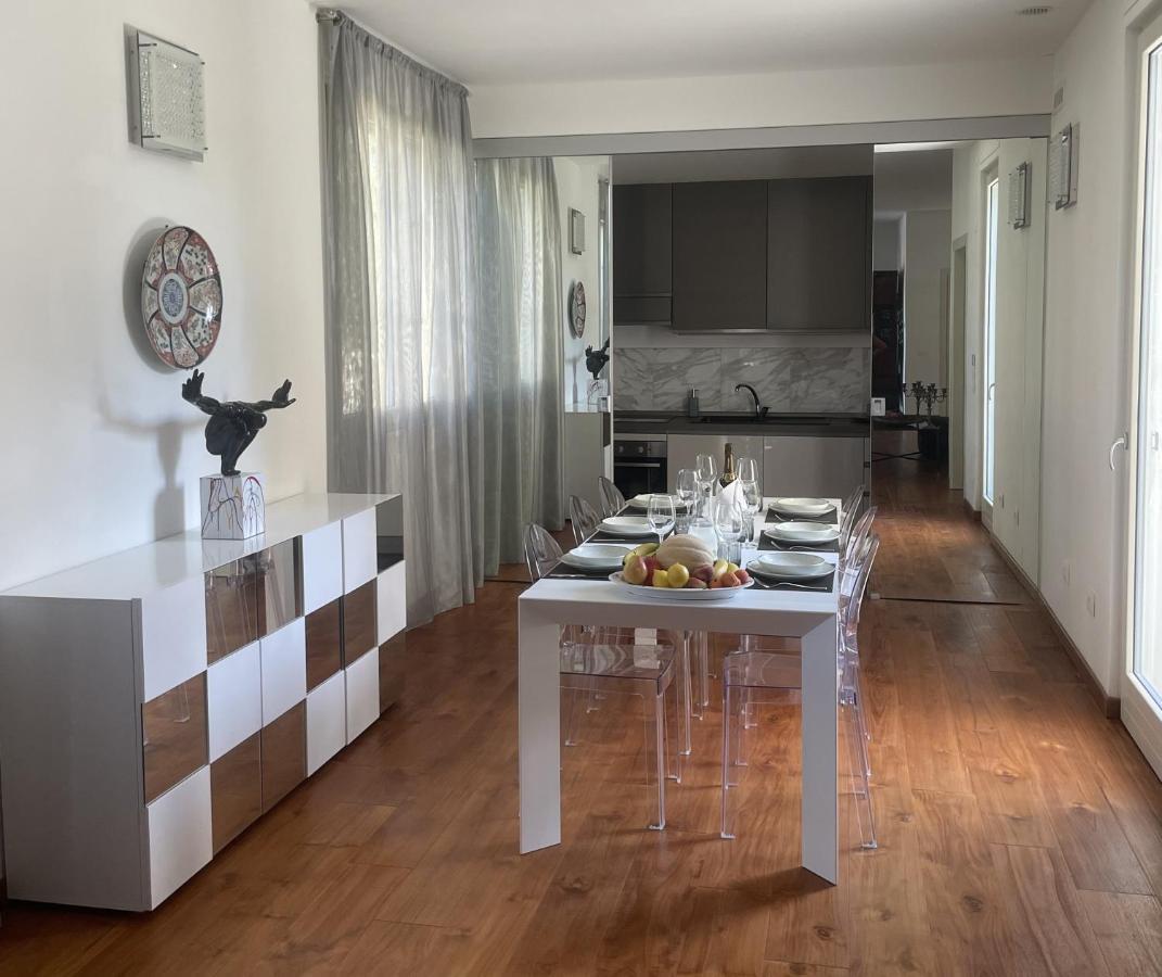 Villa Bianca a pochi passi dal mare con giardino esclusivo Livorno Esterno foto