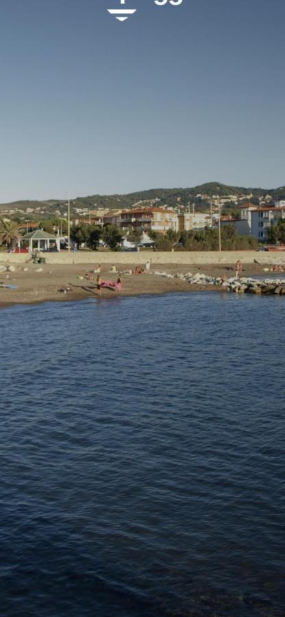 Villa Bianca a pochi passi dal mare con giardino esclusivo Livorno Esterno foto