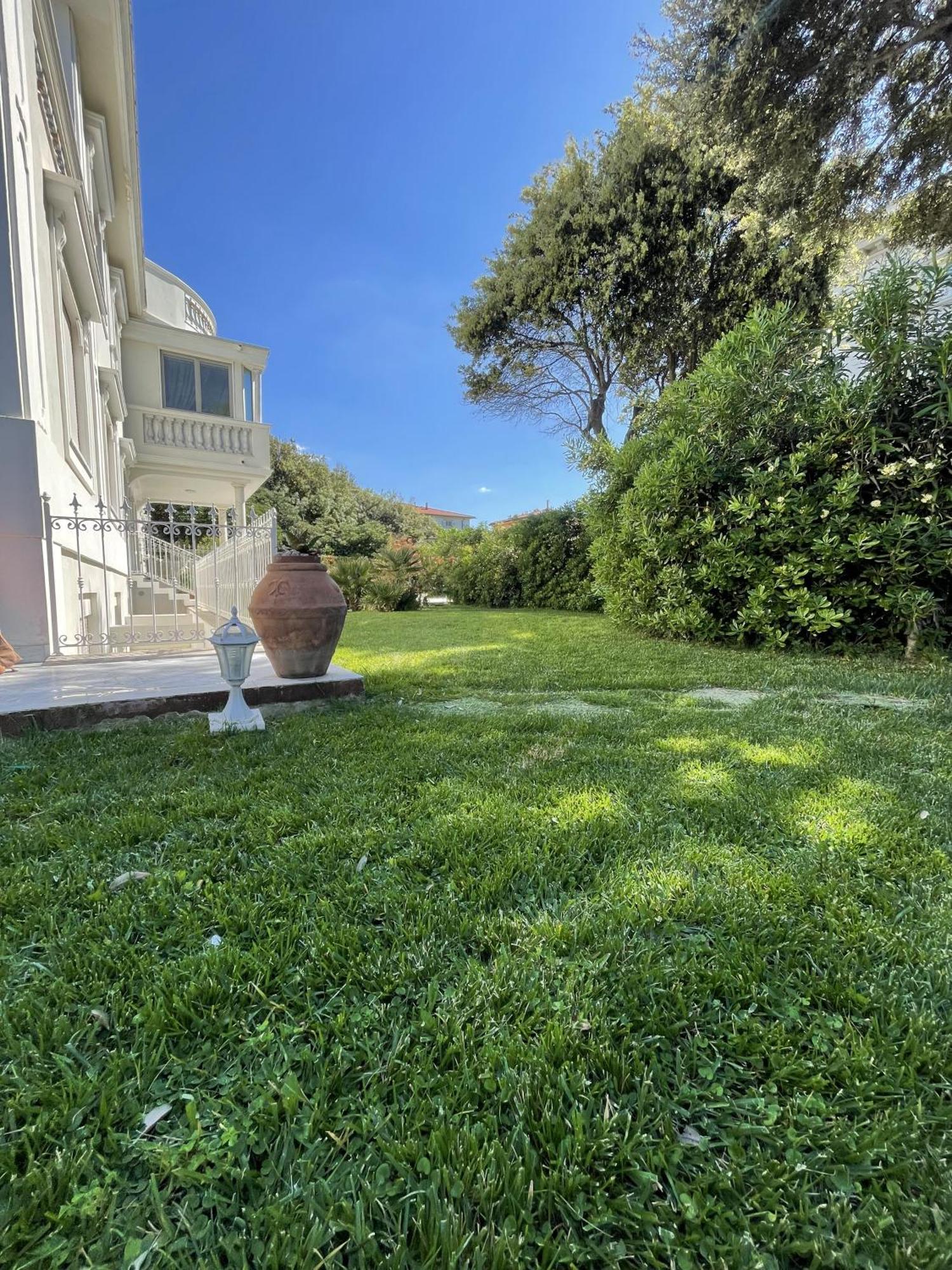Villa Bianca a pochi passi dal mare con giardino esclusivo Livorno Esterno foto